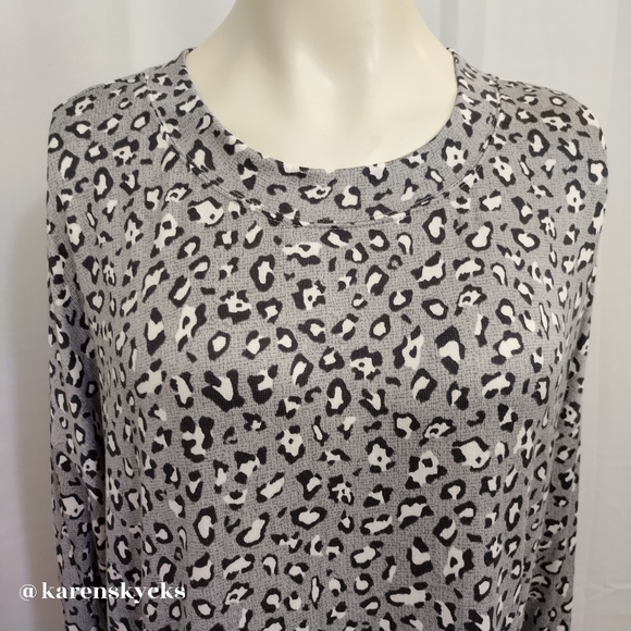 reneh766's tweet photo. So good I had to share! Check out all the items I'm loving on @Poshmarkapp #poshmark #fashion #style #shopmycloset #secrettreasures #handcrafted #betseyjohnson: https://t.co/NQjc98YCsF https://t.co/o7fEiJCKaS