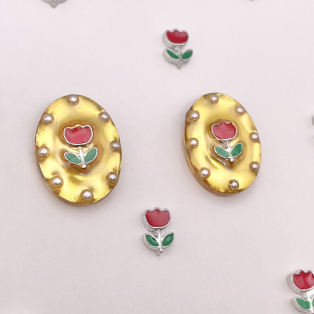 _papillon_jp's tweet photo. ミラーカラーアクセサリー🌼🤍💖
個性的なデザインがかわいい🤍

#ミラーカラー
#ハンドメイド作家
#ハンドメイド好きな人と繋がりたい
#ハートピアス
#チューリップピアス
#ハンドメイドアクセサリー
#ハンドメイド
#ミラーアクセサリー https://t.co/Gck1eHesXi