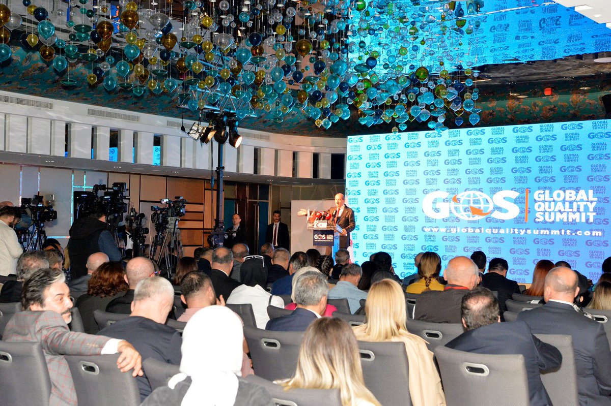 Cumhurbaşkanı <a href="/ErsinrTatar/">Ersin Tatar</a>, Global Kalite Zirvesi'nin kapanışında konuştu: 

“Cumhurbaşkanı Erdoğan'ın BM toplantısında söylediği gibi artık Kıbrıs'ta Türklere uygulanan ambargo ve kısıtlamaların son bulması uluslararası toplumdan beklentimizdir”

kktcb.org/tr/kktc-cumhur…