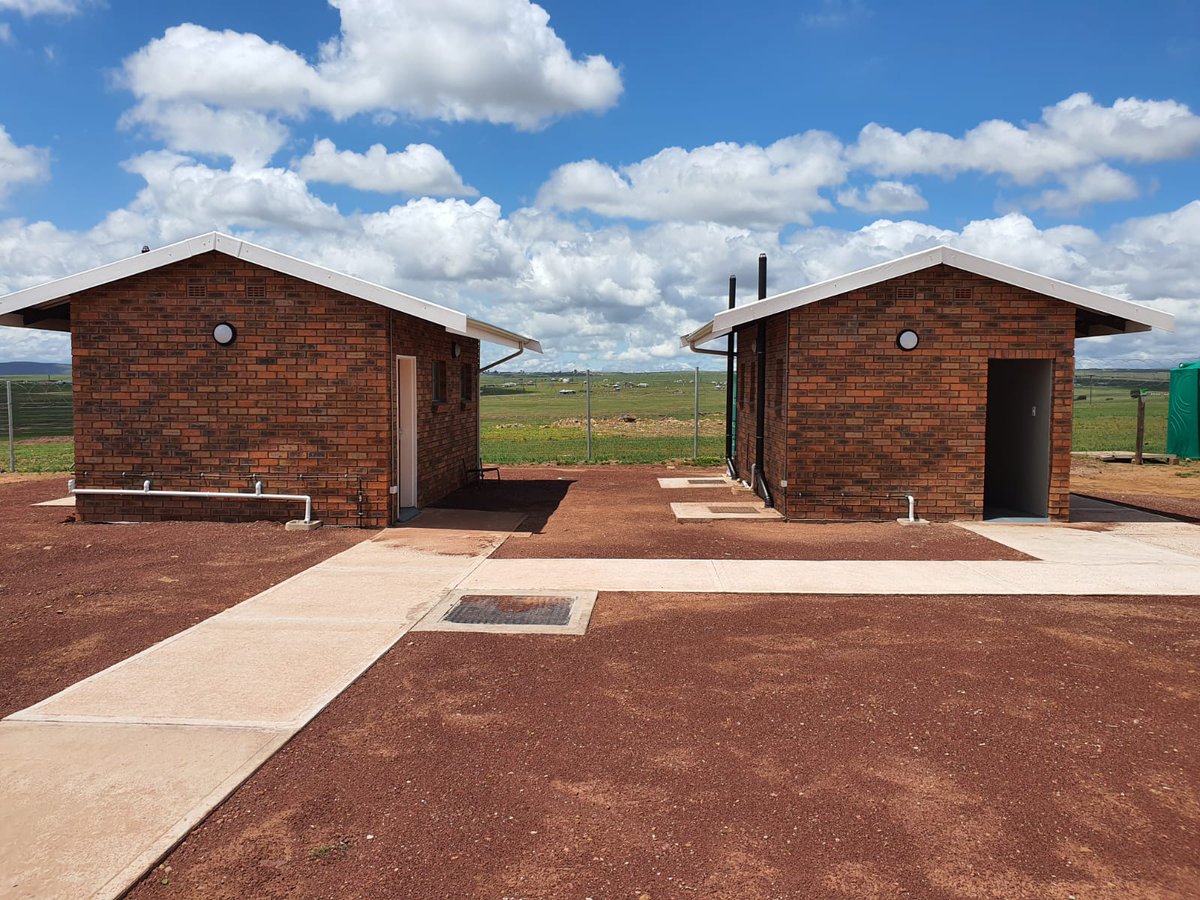 DBE_SA's tweet photo. Providing a fenced off, safe and stimulating learning environment for Grade R; spacious classrooms for the other grades and toilets meeting the minimum norms and standards for #SchoolInfrastructure are a feature of #ASIDI schools. https://t.co/l93IQBsLAp