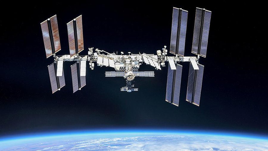 katlinegrey's tweet photo. Last night, the #ISS performed another debris avoidance maneuver at 00:25 UTC using the #ProgressMS20 engines. The orbit altitude was increased for 880 m. https://t.co/9qWs1Ozdi3