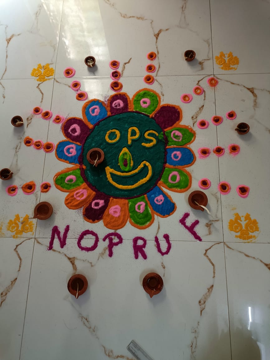 ગુજરાત ના 5 લાખ NPS કર્મચારી અને ફિક્સ પે માંથી બીજાં આવનાર 2 લાખ કર્મચારી આમ કુલ 7 લાખ કર્મચારી અને તેમના પરિવાર ને ધ્યાન માં લઇ. રાજસ્થાન , છત્તીસગઢ, ઝારખંડ ,પંજાબ ની માફક ગુજરાત માં જૂની પેન્શન લાગુ કરવા વિનંતી.  #OPS4Gujarat
<a href="/CMOGuj/">CMO Gujarat</a> <a href="/abpasmitatv/">ABP Asmita</a> <a href="/VtvGujarati/">VTV Gujarati News and Beyond</a> <a href="/GSTV_NEWS/">GSTV</a>