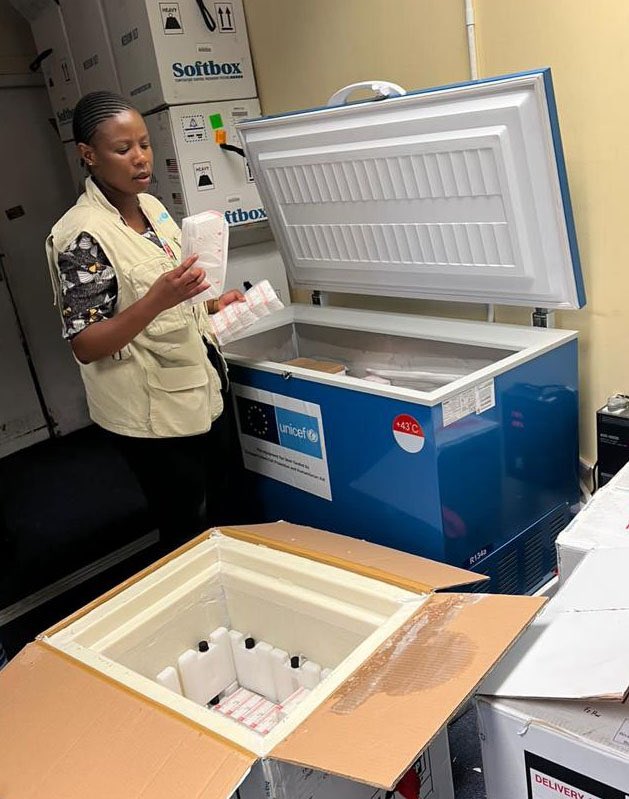 Cold chain equipment received in #Lesotho and the #vaccination campaign is ready to go! Children will receive measles, rubella & polio vaccines, as well as Vitamin A and deworming tablets. @UnicefLesotho & partners are work together to get every child vaccinated. #VaccinesWork