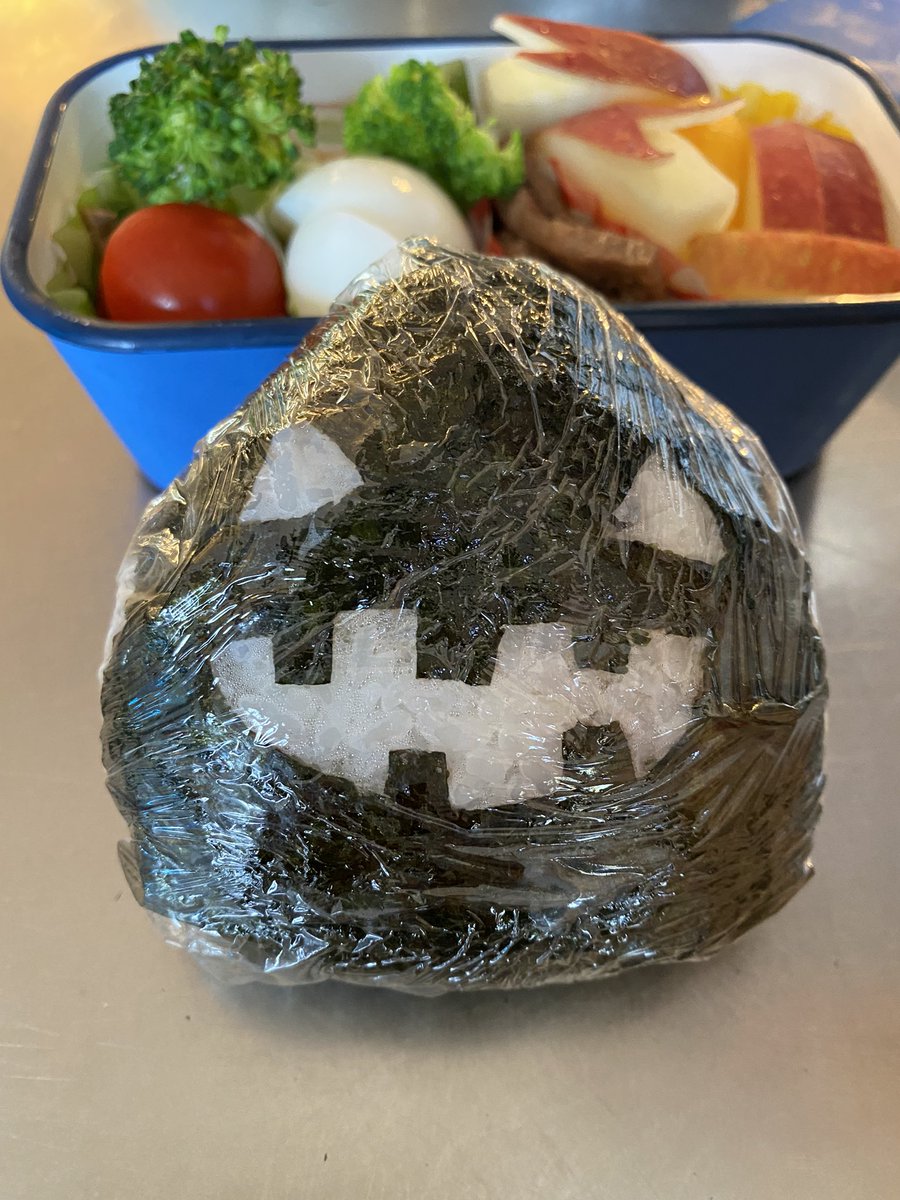 aolarhythm's tweet photo. 今日の息子のおにぎり。
ハロウィンバージョン。

#OnigiriAction https://t.co/MHGttmnKkF
