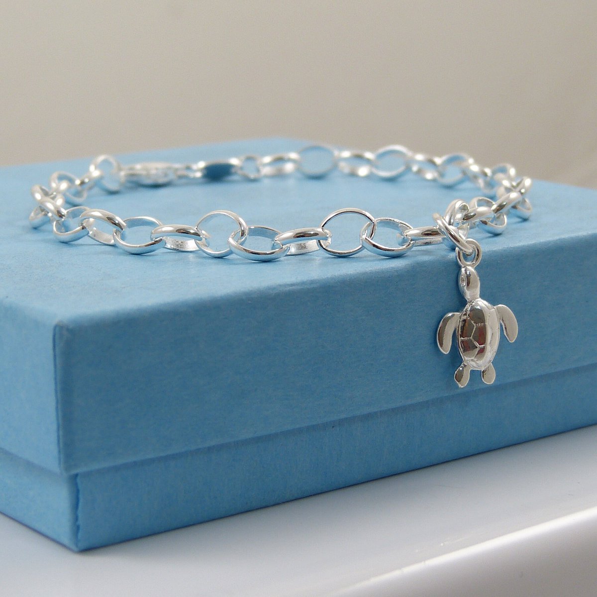 TheStrandline's tweet photo. Sterling Silver Turtle Bracelet, Silver Bracelet, Sterling Silver Bracelet, Turtle Bracelet, Nautical Jewellery https://t.co/MIkCCTaJAB #shopindie #UKGiftAM #HandmadeHour #northumberland #EarlyBiz #supportsmallbusiness #thestrandline #UKGiftHour #CharmBangle https://t.co/RpJtXYqLxE