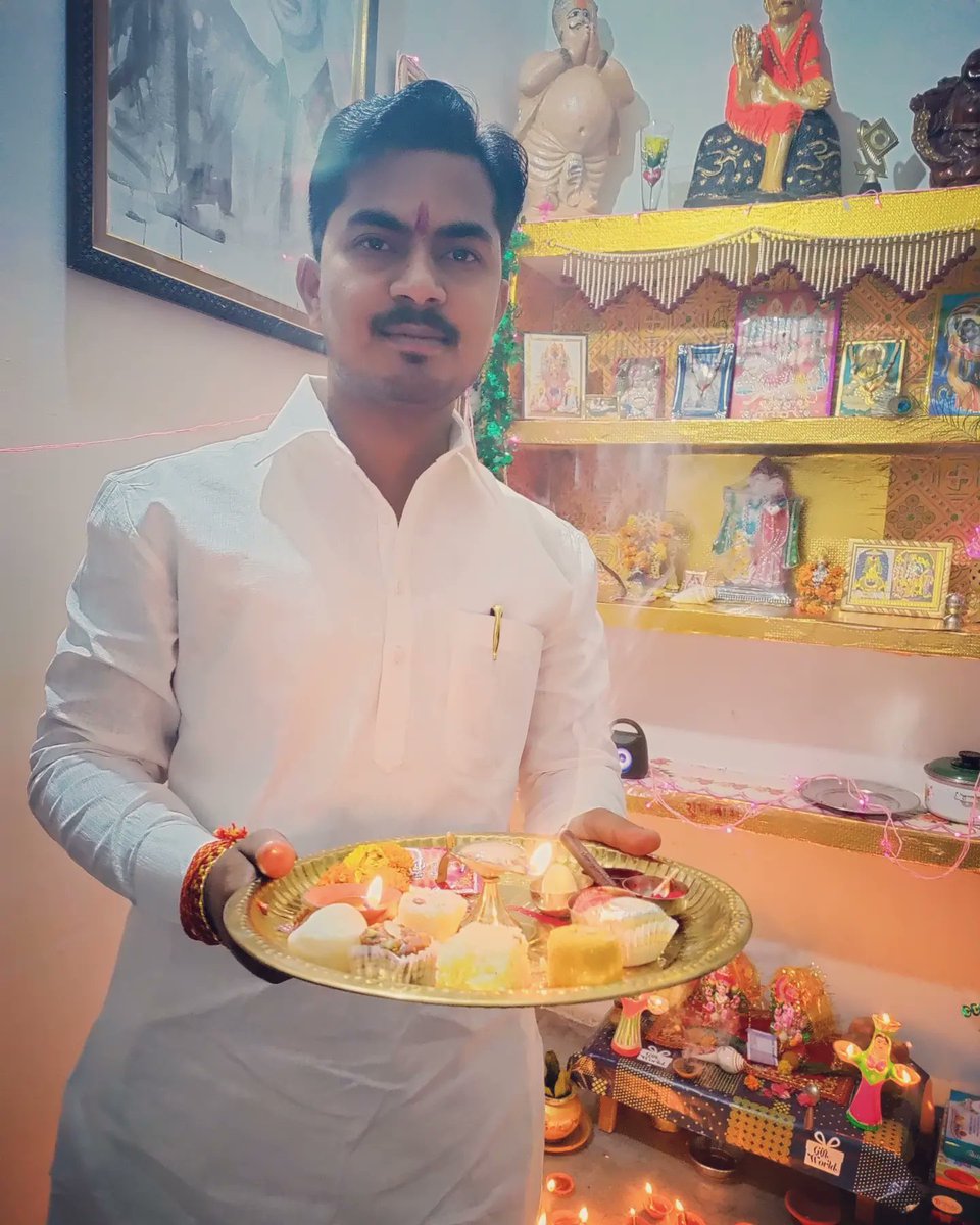 JANTA4jitendra's tweet photo. शुभ दीपावली 🪔
#Diwali2022 #Diwali #diwalivibes #Home #faimlytime❤️❤️ https://t.co/mk8CKjAFVv