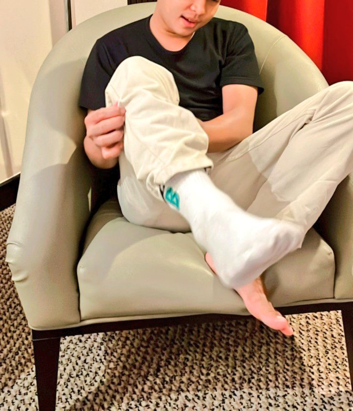 Kamu beruntung bisa melupakan segalanya dan bisa berbahagia lagi,