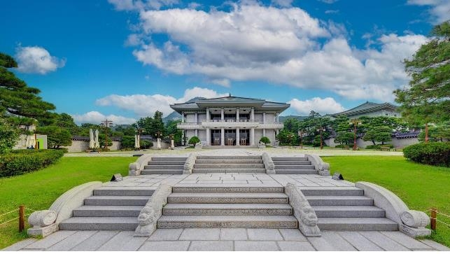 kvibe_yonhap's tweet photo. Classical music concerts featuring renowned young Korean artists at #CheongWaDae, the former presidential compound that is open to public access, will be held Nov. to promote the venue as a new culture-arts center
#KimSeonwook #SunwooYekwon #YangInmo
https://t.co/CaVttp2lmr https://t.co/wTG8kvs1ge