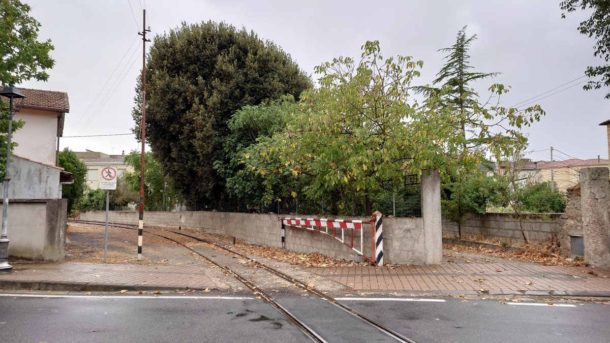 ItalyWith's tweet photo. Isili, Italy 🇮🇹
#tft #allthelineseurope #landscapelovers #italy #landscapes #landscapephotography #thephotohour #trainspotting #isili #trains #traintwitter #landscape #撮り鉄春の面縦祭り #travelbytrain #railwayhighlights https://t.co/J3Kp1fFw5q