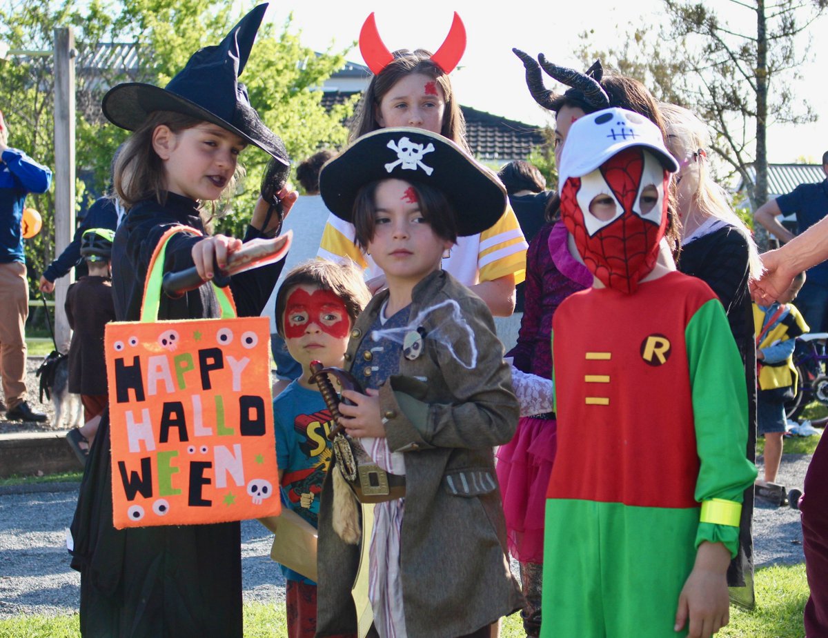 DevonportPT's tweet photo. Bayswater Halloween Trail is back! - https://t.co/l3AZHjDNTE https://t.co/s7kg7575KR