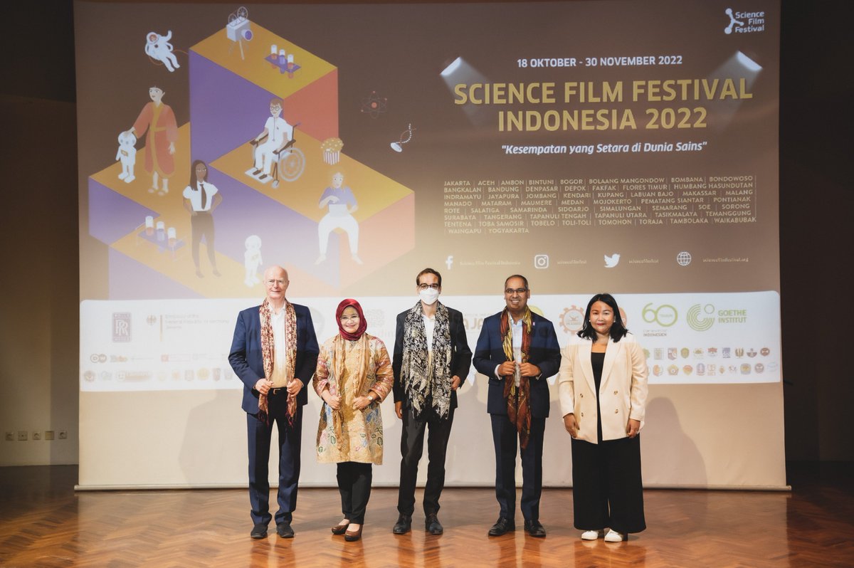 BickyBhangu's tweet photo. I am delighted to be at @goetheinstitut Indonesia to celebrate the start of this year’s Science Film Festival to promote scientific literacy amongst youths. I also had the pleasure to speak to the Indonesian media to share @RollsRoyceAsia’s commitment to the country. #Indonesia https://t.co/MwqF7d8Dql