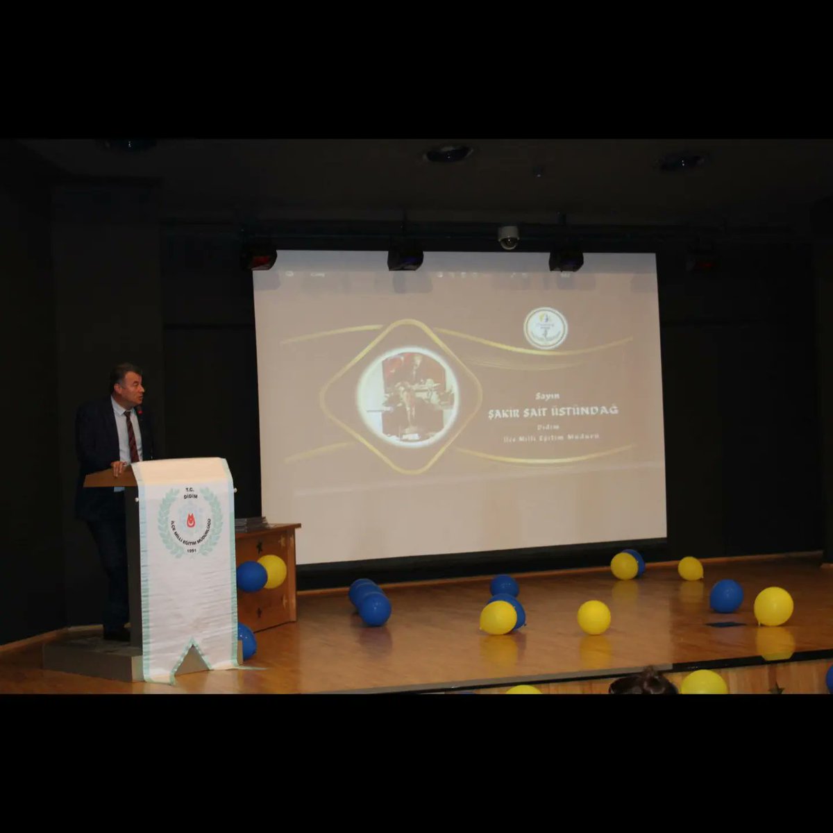 DidimMem's tweet photo. 2021 yılında okullarında eTwinning projeleri yürüten ve Ulusal/Avrupa Kalite Etiketi almaya hak kazanan öğretmenlerimiz Aydın ilçelerinde eş zamanlı gerçekleştirilen törenlerle belgelerini aldılar.

Haberin devamı: https://t.co/1xYFVAvJoX

@tcmeb @Aydin_MEM @tretwinning @metelek https://t.co/06pVKBOmsP