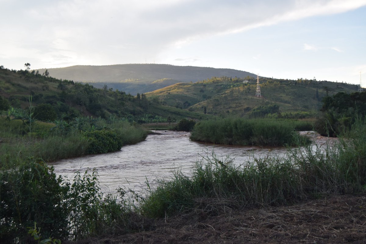infoNILE's tweet photo. Stories from present and the past, stories of hope and despair. The #Nile has witnessed them all 🤐
@NdihokubwayoSe7 & Helena tell these stories using a #photomap. Stories of the Nile as it flows thru' #Burundi 🇧🇮
Explore the journey 👉🔗https://t.co/iRWAEDJbcl
#EveryDayNile https://t.co/xOd3Iqyous