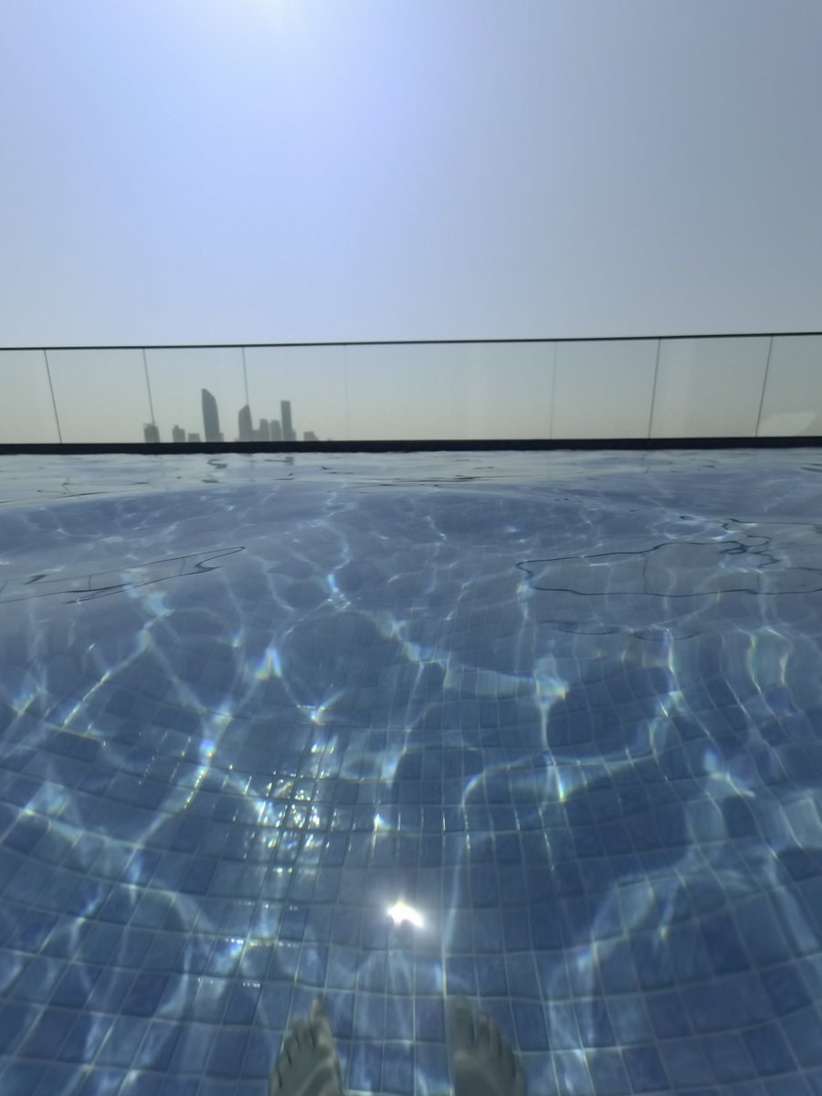 GM from the rooftop pool twitter fam.

#poolview #dubaicreek #downtown #harbor