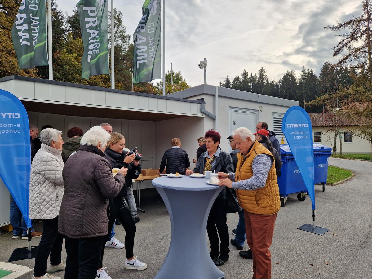citywatt's tweet photo. Seniorennachmittag bei @PRAML_GmbH &amp; CITYWATT! 🥳
⚡ Spannende Diskussionen über #emobilität
⚡ Blicke hinter die Kulissen einer #Ladestation
⚡ Das 1. Mal #elektrischeauto fahren
⚡ #Kaffee &amp; #Kuchen
#citywatt #praml #seniorennachmittag #seniorentag #emobilität #emobility #eauto https://t.co/02MEaFSU7f