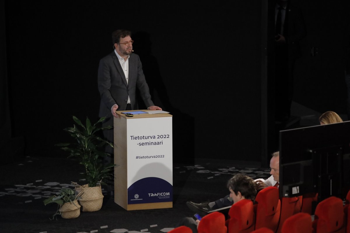 CERTFI's tweet photo. Tietoturva 2022 -seminaarin avaa liikenne- ja viestintäministeri @TimoHarakka.

Puheenvuorossaan Harakka korosti saumatonta yhteistyötä eri toimijoiden välillä. Koska tietoturva ei ole koskaan valmis, meidän täytyy varautua.

#tietoturva2022 https://t.co/gm2kCTYPCS