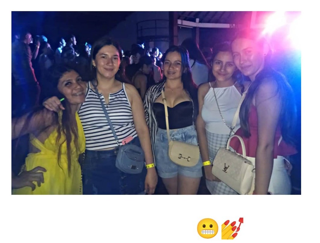 mariacalive93's tweet photo. #nochedechicas https://t.co/JawLma0QEj