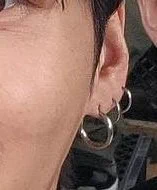 สิ่งที่อยากจะขอให้แฝดทำ ตอนนี้มีอย่างเดียว คือเลิกใส่ตุ้มหูหนักให้กันได้ไหม น้องติ่งหูเขาร้องขอชีวิตมานานแล้ว กลัวน้องทนไม่ไหว  