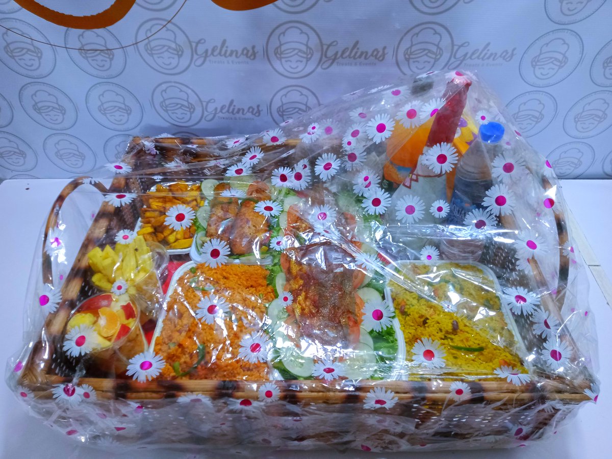 Made this platter of goodness for a beautiful girl who just turned 21🥰🥰,.  This young people be chopping life😋😀..
       
      The reviews from this job was massive,babe loved every bit of it.
     
          #cakes #suprisesinasaba