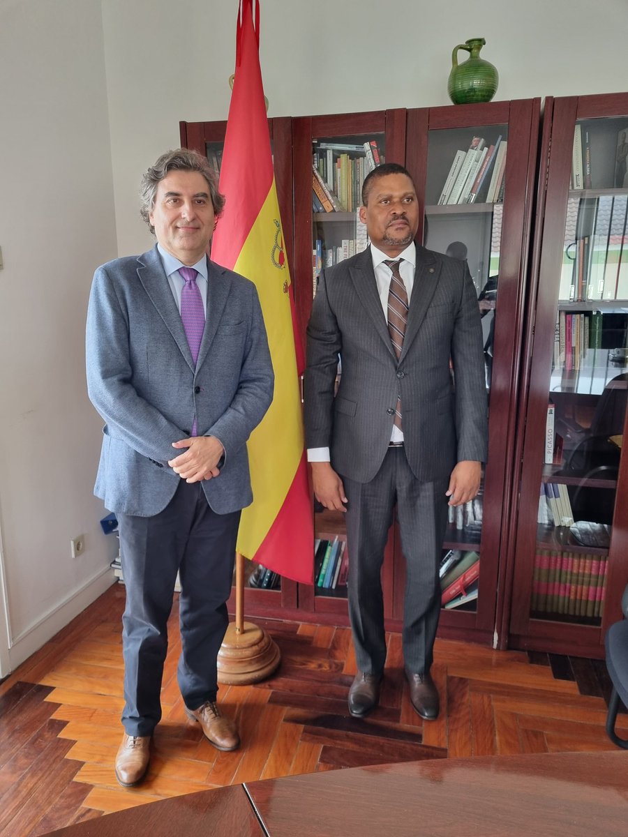 OzerecO's tweet photo. Ayer me reuní con el Director del Instituto do Patrocinio e Assinténcia Jurídica 🇲🇿 D. Justino Tonela. Con el #IPAJ mamtenemos una estrecha relación de cooperación que vamos a profundizar en el futuro. @EmbEspMaputo @AECID_es @MAECgob https://t.co/9CV8Xy5ewk