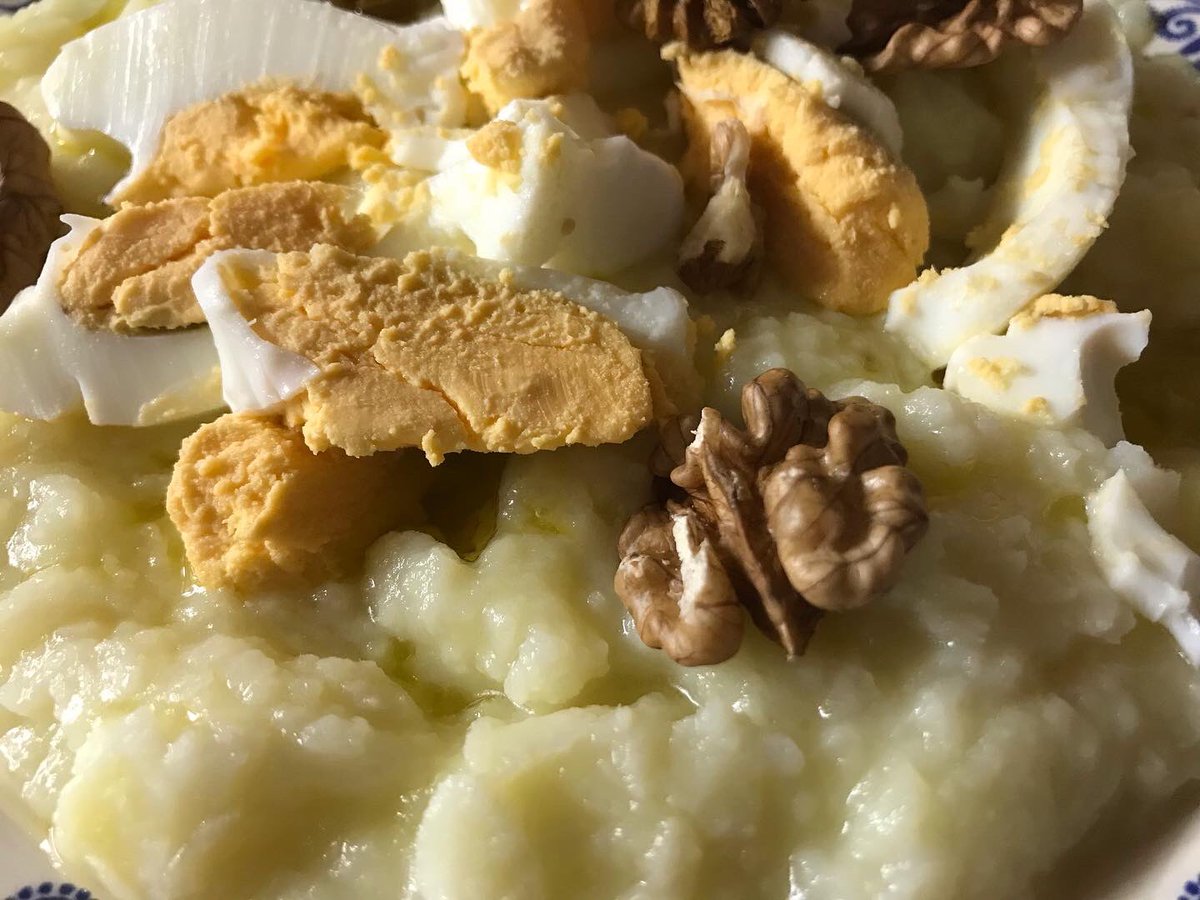 inigoladronm's tweet photo. #atascaburras o #ajomortero. #bacalao #patatas #ajo #nueces #huevo #aceitedeolivavirgenextra #aceitedeolivavirgen #aceitedeoliva #aceite #gastronomía #gastro #lamamcha #castillalamancha https://t.co/5REI4sXUrY