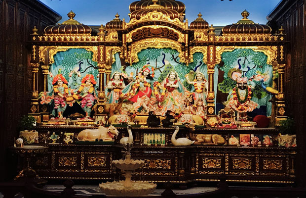GrandMumbai's tweet photo. Om Shree Vishnudevaya Namaha
Hare Krishna Hare Krishna Krishna Krishna Hare Hare
Hare Rama Hare Rama Rama Rama Hare Hare!

The photo is from Shree Radahnath Swami Temple of Hare Krishna. We visit this temple during our Mumbai Tour

Hare Krishna!
Om Namaha Shivaya!
#mumbaitour https://t.co/dWRSik272I