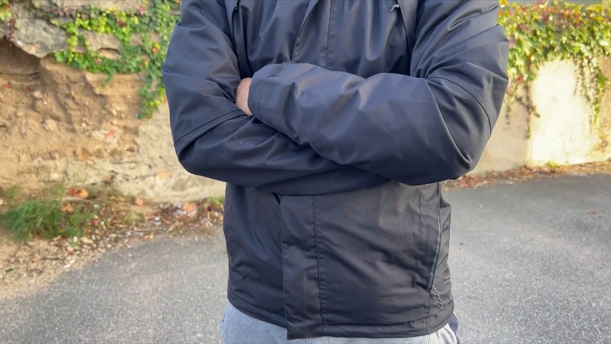 BFMTV's tweet photo. "Je suis devenu fou" 

Le père d'une fillette agressée sexuellement retrouve le suspect et se venge https://t.co/IDYVlVytxH https://t.co/UdtS6XyfGE