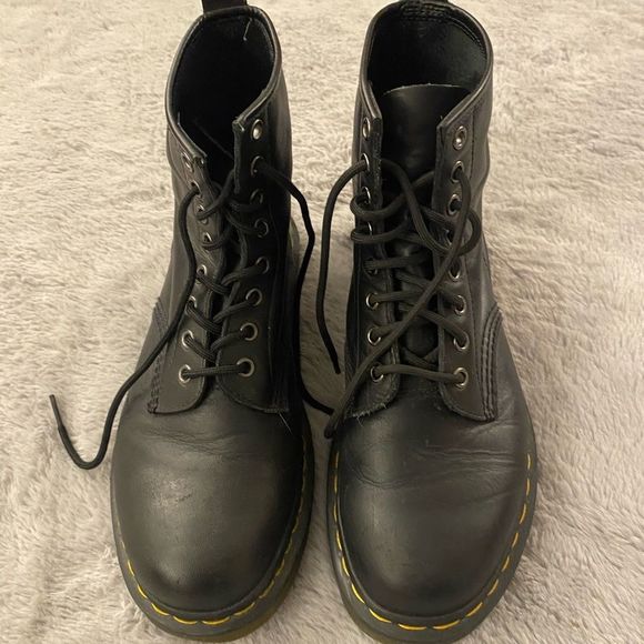 LuckyPaco07's tweet photo. So good I had to share! Check out all the items I'm loving on @Poshmarkapp #poshmark #fashion #style #shopmycloset #underarmour #drmartens #cariloha: https://t.co/hJk2AlMJdZ https://t.co/WH0HxIWdoY
