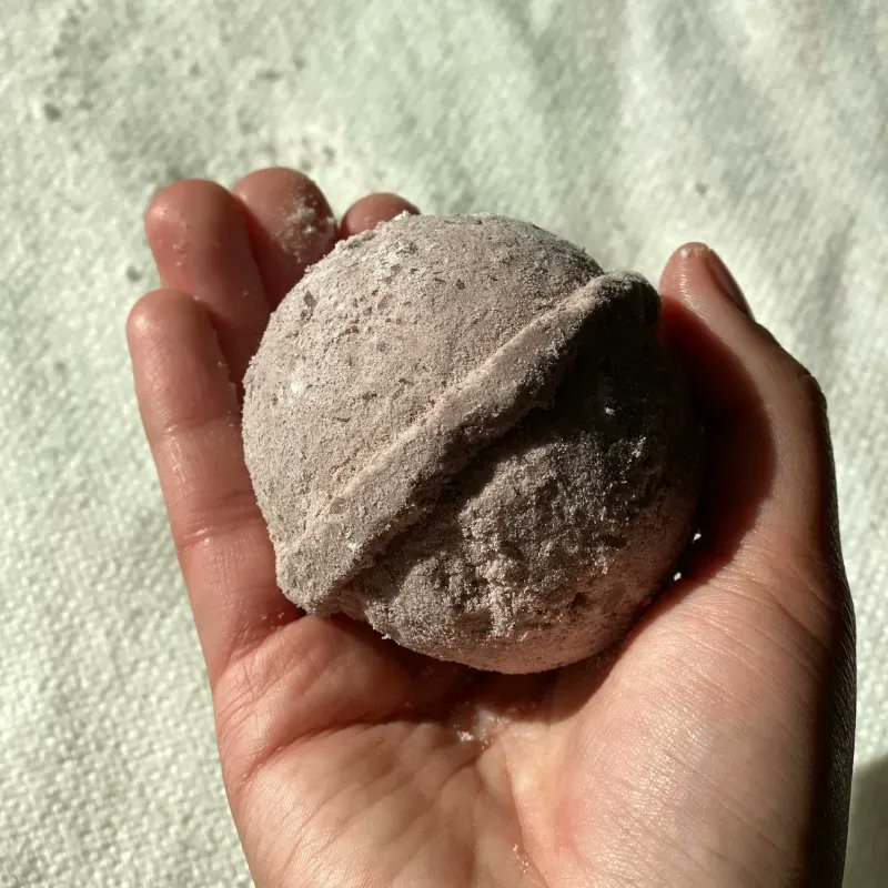 summersandfall's tweet photo. what’s your favorite thing about bath bombs? 👀 bet you our sunrise  bath bomb can give you exactly that 😉

🛍 https://t.co/S48sNFYZff
#smallbusiness https://t.co/C6emqz8aCl