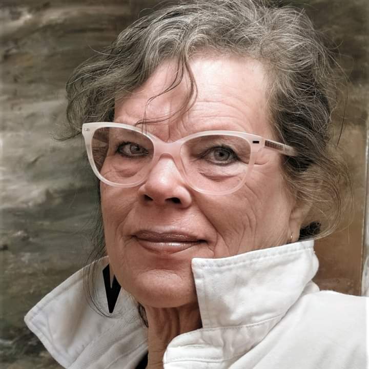 Sue Vaughan-Williams, designed with a French perfume house, worked with organisations supporting severe disability, developed an online gallery, then returned to painting.

Sue is now a respected artist - exhibiting and collected widely.
susanvaughanwilliams.co.uk