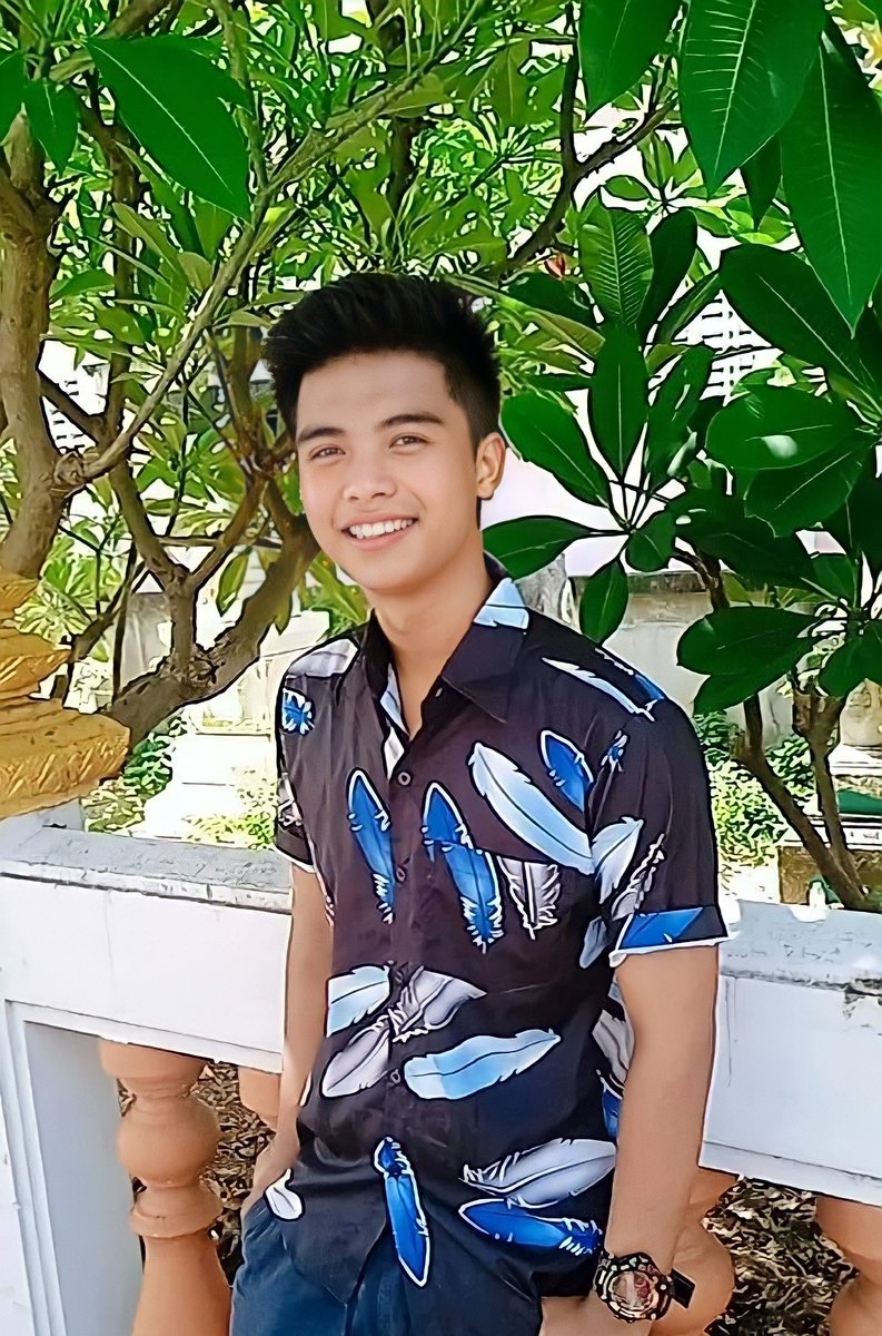 SanKokoAung11's tweet photo. ပါးနဲမှောင်မယ်ဆိုလာခဲ အဝဘုပေမယ်😁 https://t.co/dPIl70T9KI