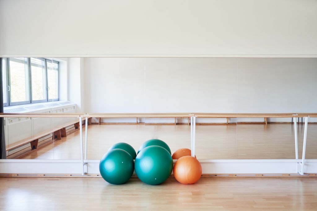 Hier fehlt noch wer! 🤷‍♀️ 

Zur Übernahme zweier bestehender Kurse „Bewegung für Frauen 60+“suchen wir AB SOFORT eine Bewegungstherapeutin, Gymnastiklehrerin bzw. Reha-Trainerin. Bei Interesse wendet Euch an bjoern.mastiaux@vhs.essen.de 

Gerne weitersagen und RT ... 😉