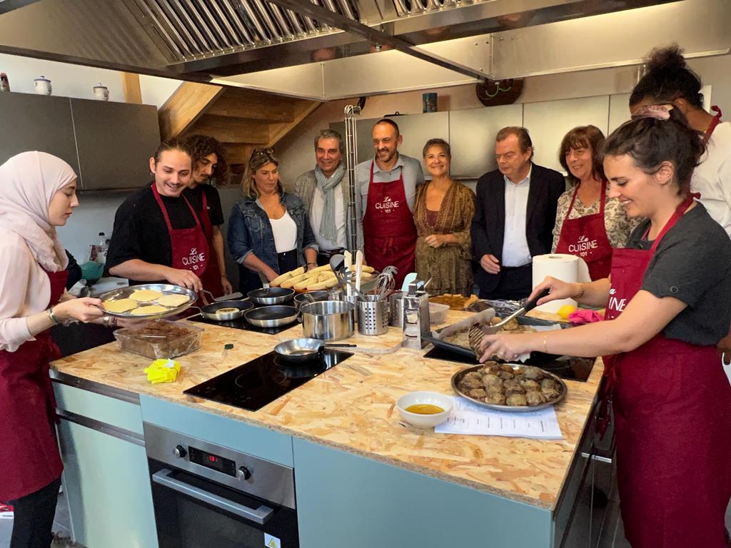 ☑️La Cuisine du 101, une cuisine pour ceux qui n’en ont pas à #Marseille ↘️destimed.fr/La-Cuisine-du-…
#solidarité  #inclusion #cuisinedu101
🎥Christine Charnay-Heitzler <a href="/SolihaProvence/">SOLIHA Provence</a> 
🎥Claude Signoret <a href="/LeNoailles/">Le Bouillon de Noailles</a> 
🎥<a href="/CDuboisNexity/">Christian Dubois</a> #NexityNonProfit