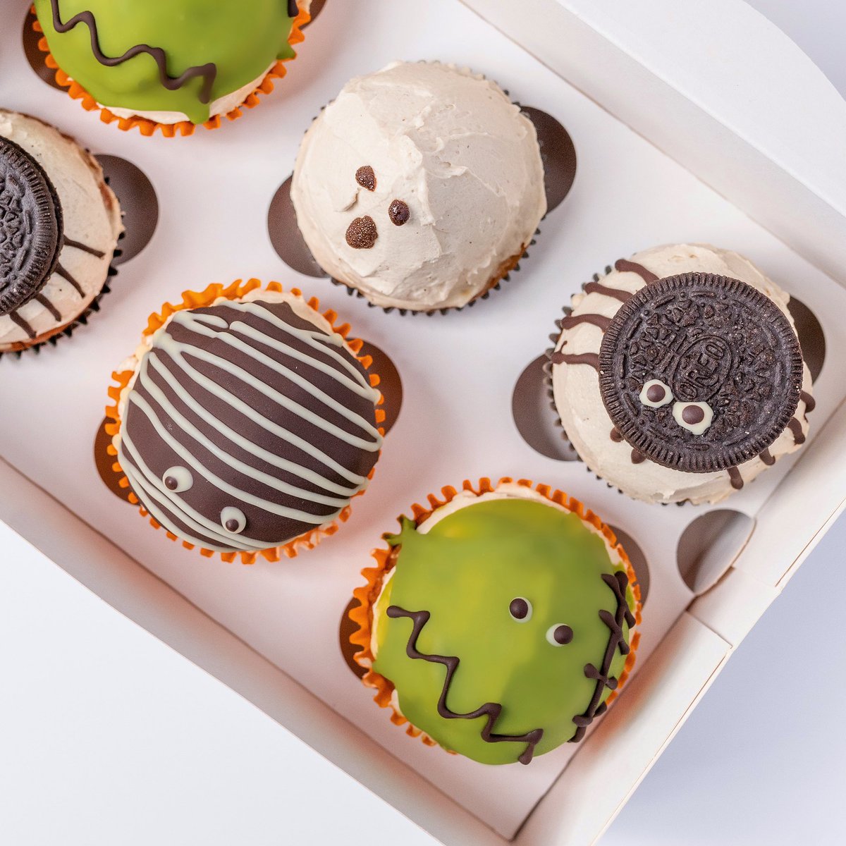 Creepy Cupcakes 🧟‍♀️👻🕷🕸

Order a box or visit us and grab one (or two) from the fridge, they change daily. 

To Preorder orders@thejuicesmith.com 

#thejuicesmith #halloween #cupcake #cake #halloweencupcakes #halloweenparty #oreocupcakes