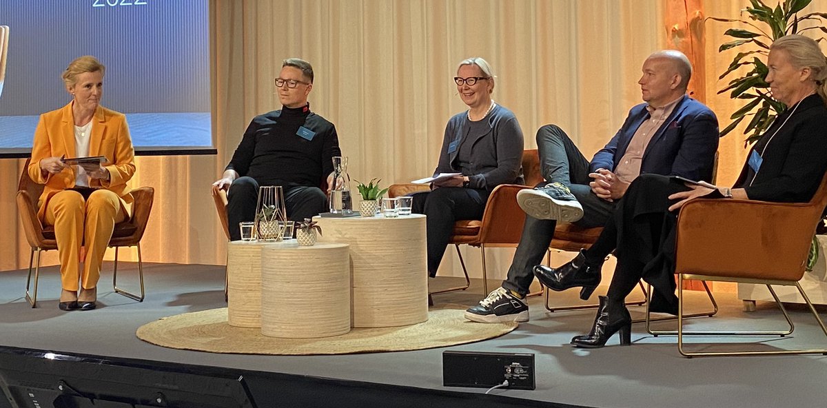 Mitä on omistaja-arvo? Vastaamassa <a href="/CastrenS/">Castrén & Snellman</a> joukko asiantuntijoita. ”Sijoitetun pääoman tuotto, vastuu vai visio tulevaisuudesta” miettivät mm. <a href="/MertziKivela/">Merja Kivelä</a> ja <a href="/kimvaisanen/">Kim Väisänen</a> ja <a href="/HeikkiHerlin/">Heikki Herlin</a>