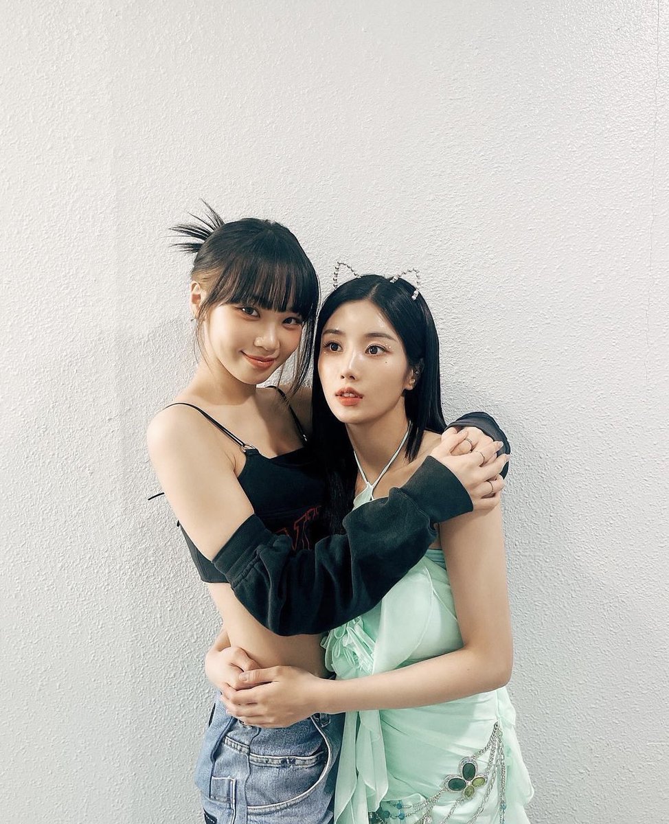 ウンビ、チェウォン＆宮脇咲良と再会（人気歌謡） ウンビとチェウォン