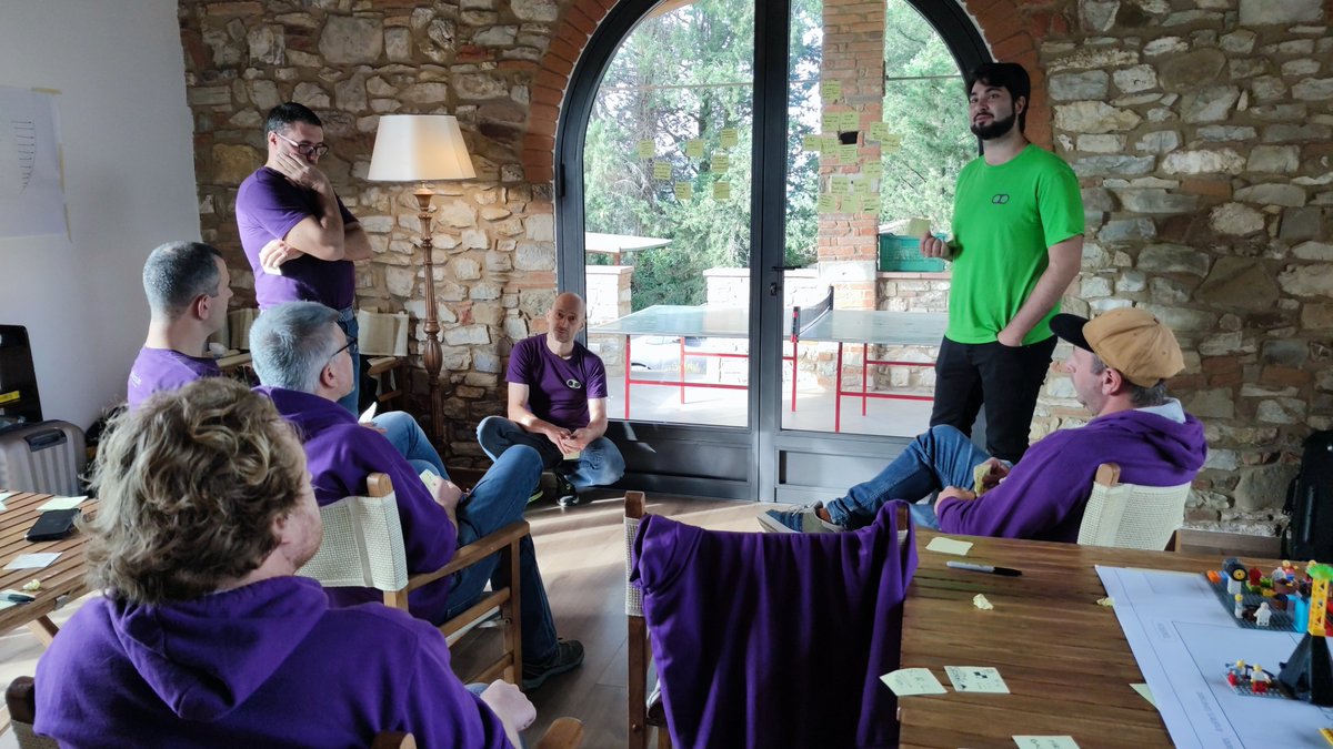 doubleloop_io's tweet image. Si è da poco conclusa la 3 giorni di ritiro #doubleloop tra le colline toscane. 🤩
Occasione di intensa condivisione a 360°, tra post-it, Lego, carte, e ovviamente ottima compagnia. 
Grazie a @emagorse per la facilitazione! 👏

Let's continue to shape our #future #together 💜💚