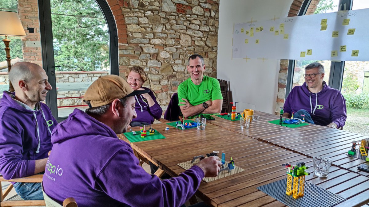 doubleloop_io's tweet image. Si è da poco conclusa la 3 giorni di ritiro #doubleloop tra le colline toscane. 🤩
Occasione di intensa condivisione a 360°, tra post-it, Lego, carte, e ovviamente ottima compagnia. 
Grazie a @emagorse per la facilitazione! 👏

Let's continue to shape our #future #together 💜💚