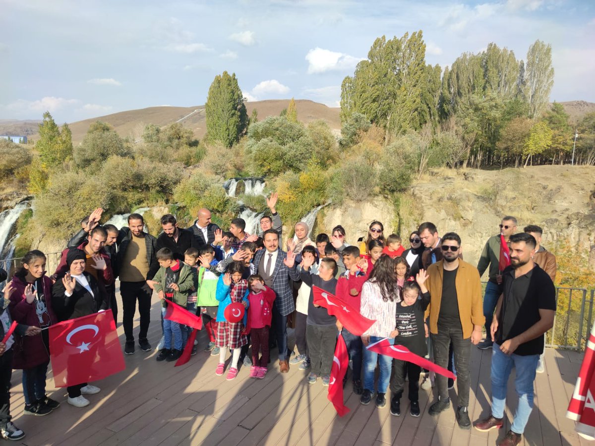 yenidogugzt's tweet photo. Özel eğitim öğrencileri Muradiye Şelalesi'nde eğlendi
https://t.co/yroVx1HQoS
#van #vanhaber #haberler #van65 #doğu #muradiye #şelale https://t.co/i8zF0cNxeZ