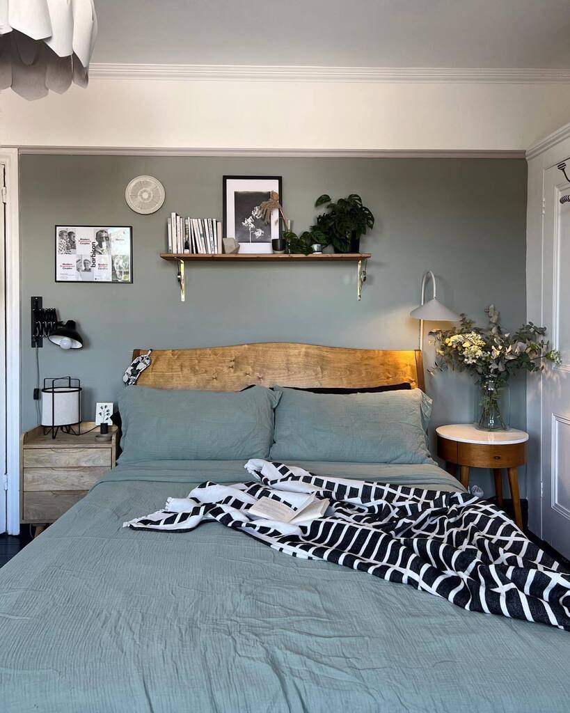 DesignSodaBlog's tweet image. Cosy mild autumn days are still here 🙌🏻 There may be more than the odd smattering of rain, but we still haven’t turned the heating on in this room and I’m hoping we can hold off a little longer. I bought and laid Draughtex in here last month and it’s def… instagr.am/p/CkICr4zt6OZ/