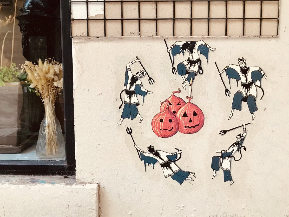 PhotosParis18's tweet photo. Art de la rue… ou plutôt du passage… du Pont aux Biches #paris03 #streetart #halloween https://t.co/mITl5hMVyN