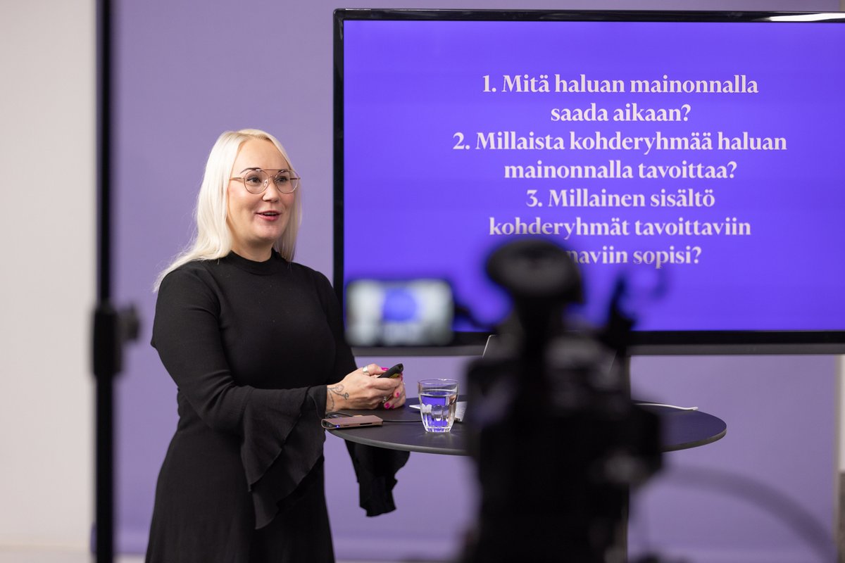 lmsomeco's tweet photo. ☕️ #Somecoffee-kahvittelu jatkuu. Emilia @emi_liaani puhui luovan sisällön ja ostetun mainonnan yhteispelistä.

#markkinointi #mainonta #somefi https://t.co/HS4hELdbE4