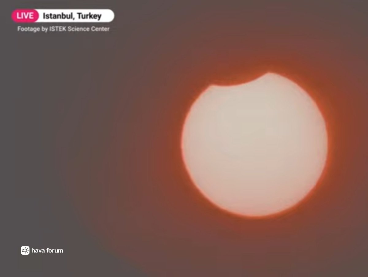 Güneş tutulması başladı. İşte İstanbul'dan gelen ilk görüntü... Canlı yayın izlemek isteyenler için link: forum.havaforum.com/thread/8576-25… #güneştutulması
