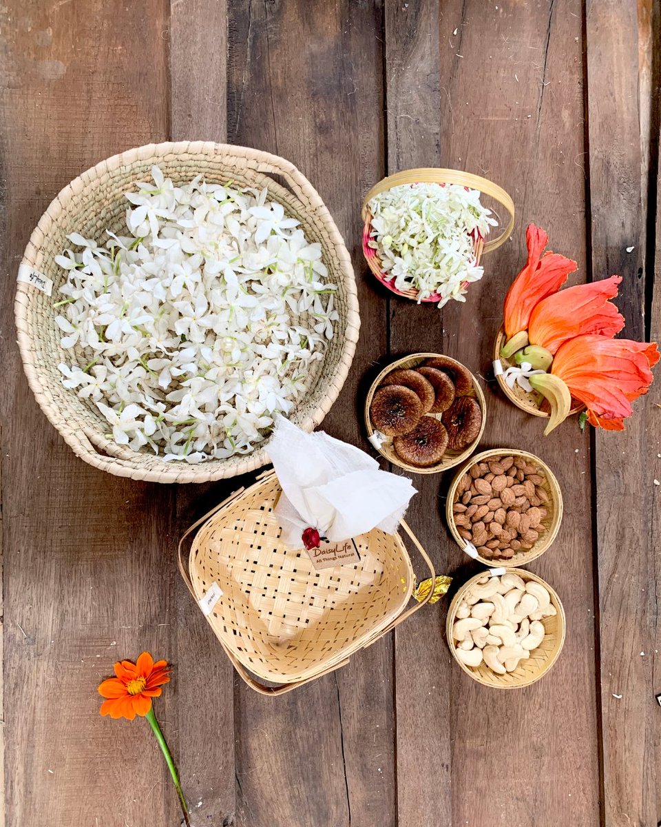 daisylifeindia's tweet photo. Celebrations with all things natural because nature is not a place to be, nature is home.
#daisylife #sustainablegifting #sustainability #weddingseason #festival #returngifts #bamboo https://t.co/hlgWkw9XZk