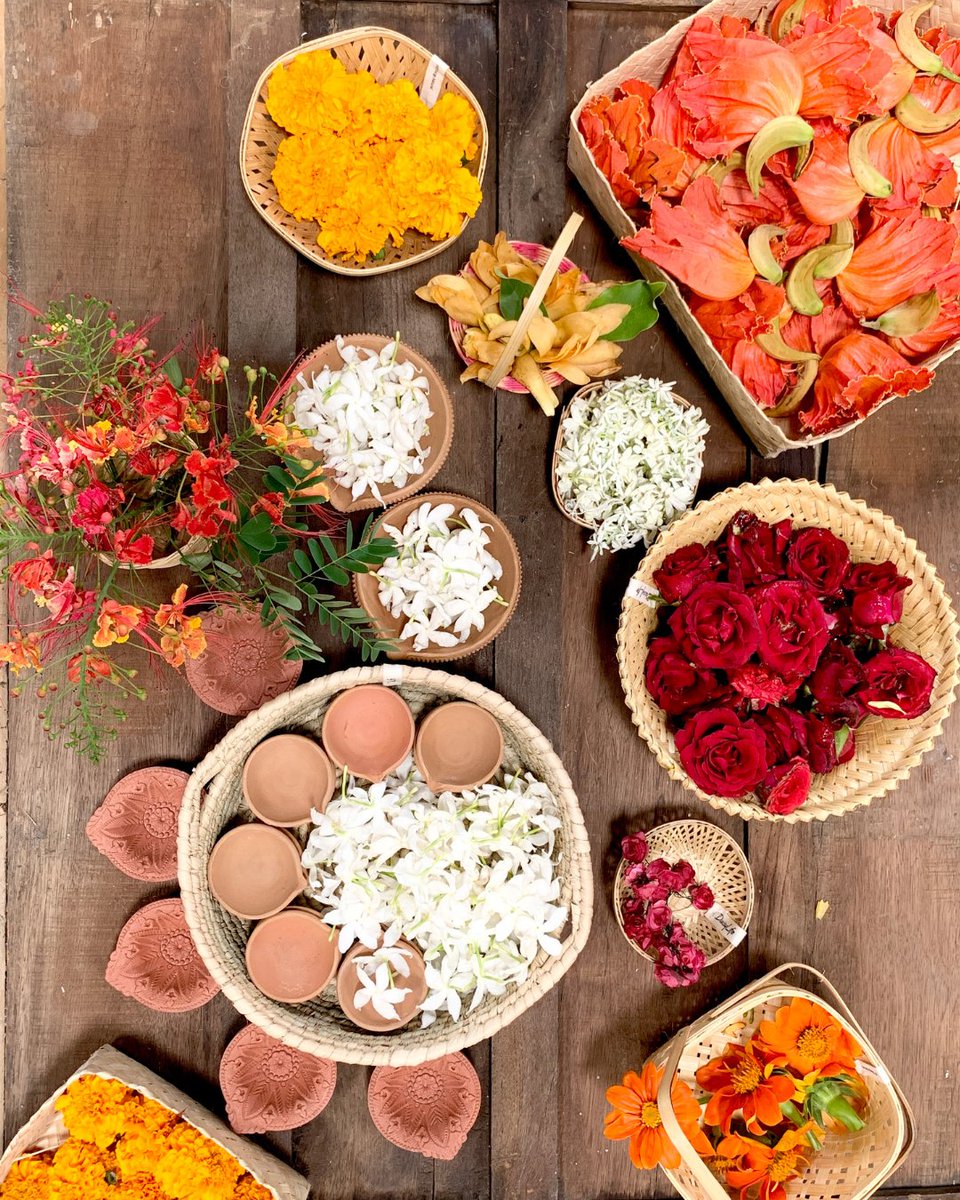 daisylifeindia's tweet photo. Celebrations with all things natural because nature is not a place to be, nature is home.
#daisylife #sustainablegifting #sustainability #weddingseason #festival #returngifts #bamboo https://t.co/hlgWkw9XZk