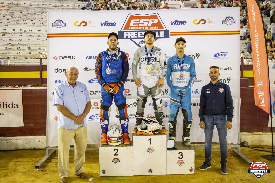 🏍️🏆 La provincia de #Albacete continúa sumando #campeones 🎉🎊, esta vez en Motocross Freestyle, y de la mano del piloto de📍#Cotillas, <a href="/maikelmelero/">Maikel Melero</a>.

👏👏Enhorabuena 😍🤩 por este merecidísimo campeonato de 🇪🇦 España‼️

📸 <a href="/rfme_oficial/">RFME</a>