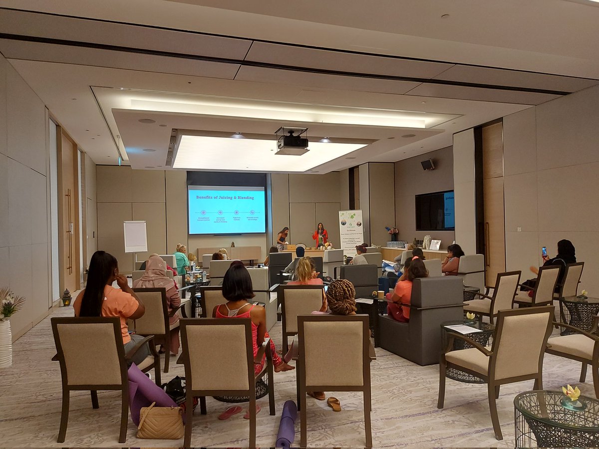 saimaamir006's tweet image. Pink October - Free Wellness Day as we come together for a greater cause. Together we'll embrace the greatness of women, because we're worth it! Thank you @innerseed and @sheetal for the wonderful workshop.
#BreastCancerAwarenessMonth
#Innerhealth #breastcancerworkshop