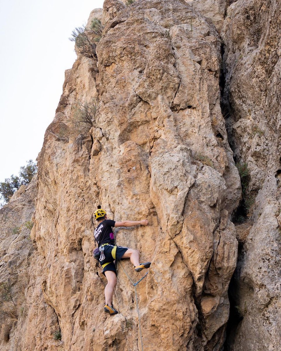 armenia's tweet photo. Are you an extreme lover of hiking? Then add rock climbing in your checklist🧗 in #Armenia.There are multiple ideal locations here like #Hrazdan gorge, #Hell’s Canyon, Mount #Khustup, #Noravank Canyon and many others!
#explorearmenia
📸: overzclub https://t.co/d6BnbuARWa