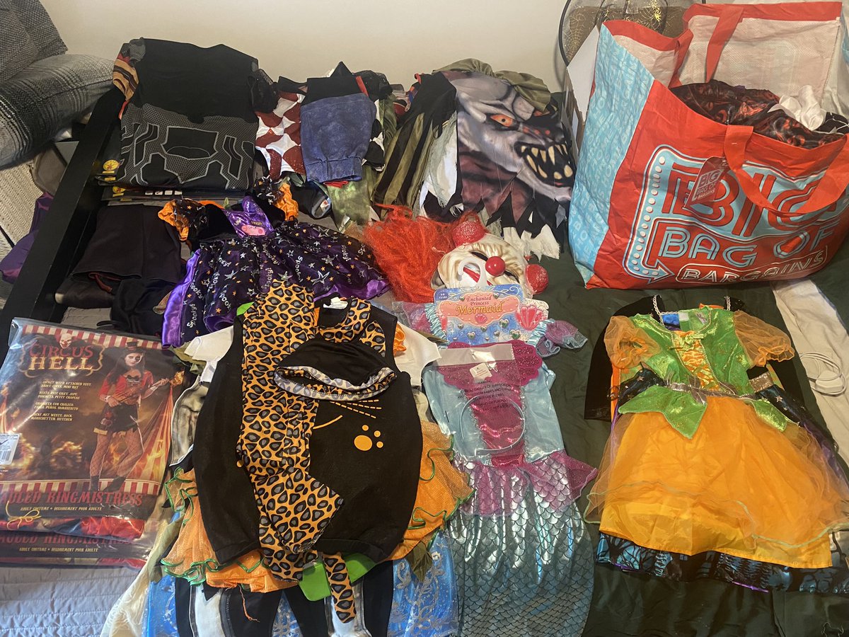 Step Up For Dress Up tweet media