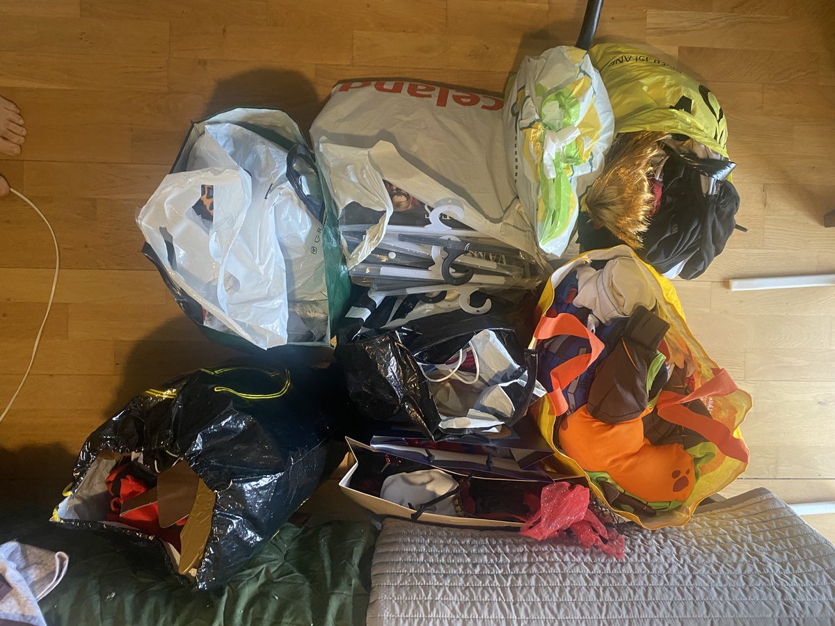 Step Up For Dress Up tweet media